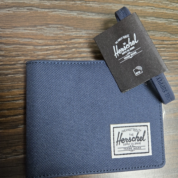 NEW Stylish Herschel Navy Tan Wallet  bi-fold with elastic band makes great gift - Picture 2 of 7